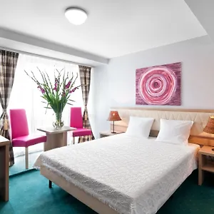 Petrus 3*, Cracovia Polonia